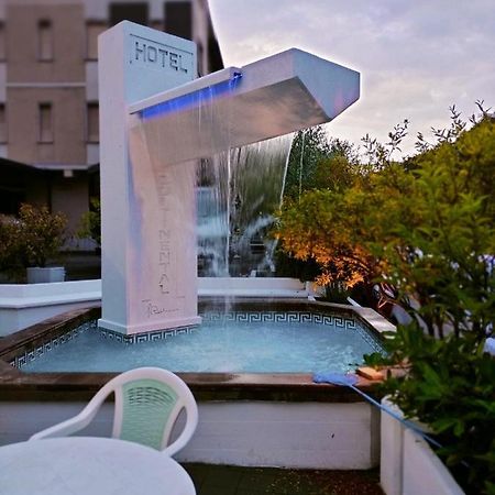 Hotel Continental フィウッジ エクステリア 写真